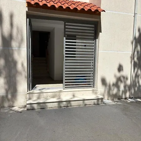 Sirne Premium Lungomare Apartment *
